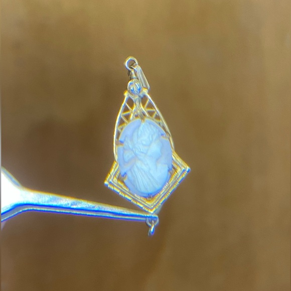 Antique Lavaliere Cameo Pendant Necklace Either shell/coral hand carved w/Pearl - Picture 13 of 17